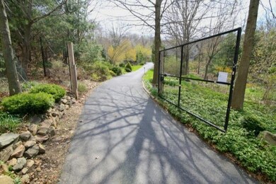 6826 Ridge Rd, Zionsville, PA 18092 - photo 5