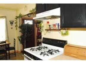 Gas range, recent cabinets,