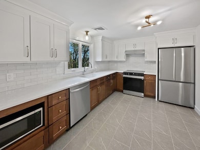 26 Berkshire Dr, Winchester, MA 01890 - photo 2