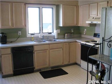 Kitchen Eat-in Kitchen is very functional