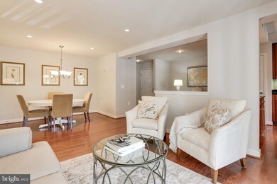 4127 S Four Mile Run Dr unit 301, Arlington, VA 22204 - photo 3