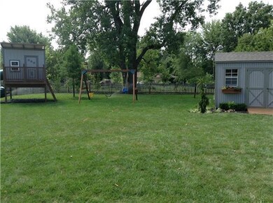 423 Wiltshire Dr, Raymore, MO 64083 - photo 5