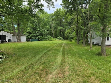 View of green lawn featuring an outdoor structure