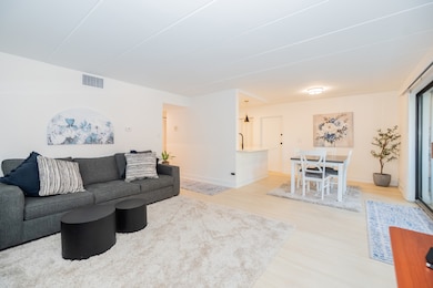 10 E Fountainview Ln unit 1B, Lombard, IL 60148 - photo 2