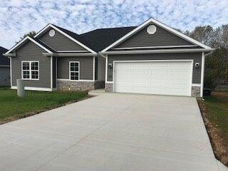 114 Hogan Dr, Frankfort, KY 40601 - photo 2