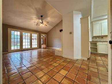 116 Bougainvillea St, Lake Jackson, TX 77566 - photo 4