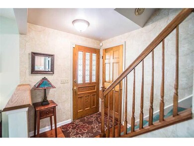 Entry/Foyer.