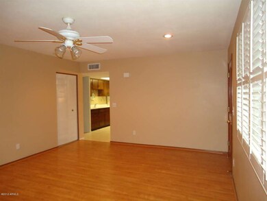 Spcious Living Room w/Laminate Flooring