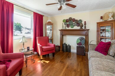 3774 Adell Rd, Columbus, OH 43228 - photo 4