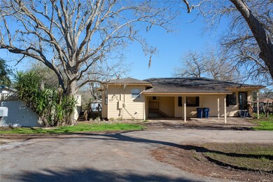 156 Vivian St, Brazoria, TX 77422 - photo 4