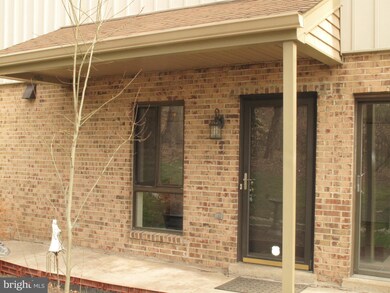 15299 Forest Grove Dr unit 15299, Woodbridge, VA 22191 - photo 2