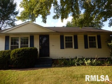 1738 W 54th St, Davenport, IA 52806 - photo 2