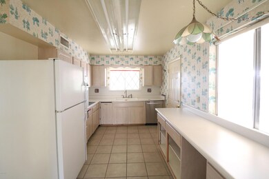 10132 W Cheryl Dr, Sun City, AZ 85351 - photo 4