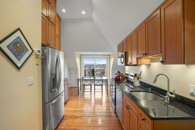 82 Munroe St unit 2, Somerville, MA 02143 - photo 6