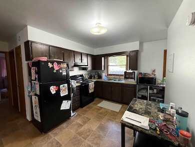 2019 Parkside Dr, Oshkosh, WI 54901 - photo 3