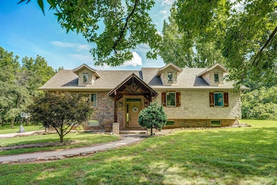 623 E Weaver Rd-54