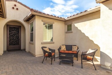 Front patio/courtyard