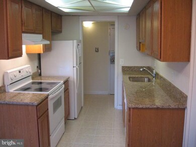 11611 Stoneview Square unit 70/22C, Reston, VA 20191 - photo 2