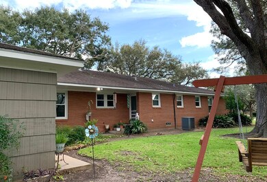 1920 Le Tulle Ave, Bay City, TX 77414 - photo 6