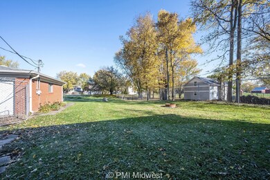 11638 N Division Rd, Fountaintown, IN 46130 - photo 6