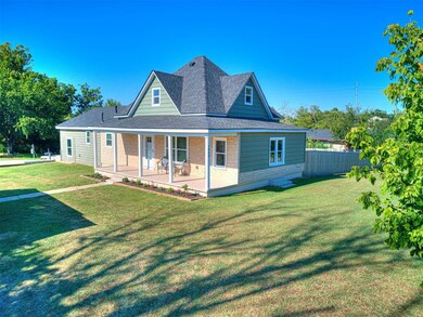 Country-style home with a front yard