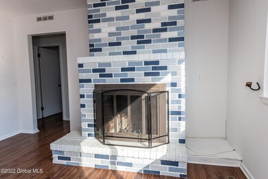 5 Lee Ave-24