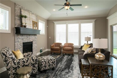 4024 SW Odell Dr, Lees Summit, MO 64082 - photo 4