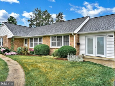 725 Bruce Ave, Mount Joy, PA 17552 - photo 2