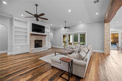 LIVING ROOM OVERLOOKS SCREEN PATIO