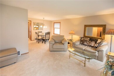 8100 Lynway Ave, Olmsted Falls, OH 44138 - photo 5