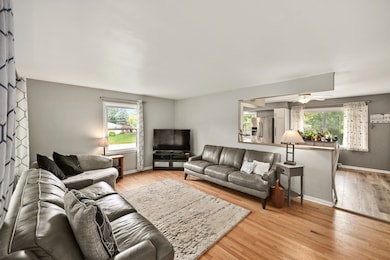 5310 S Nicolet Dr, New Berlin, WI 53151 - photo 4