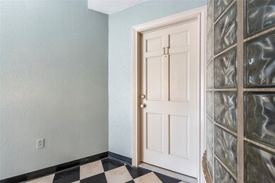 1413 23rd Street Rear unit 11, Galveston, TX 77550 - photo 4