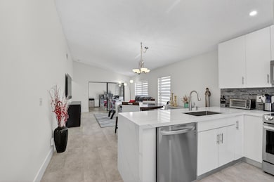 8136 Whispering Palm Dr unit B, Boca Raton, FL 33496 - photo 5