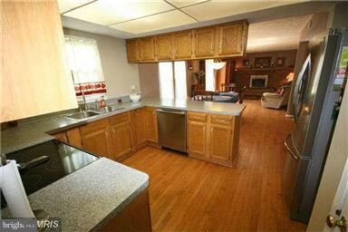 15028 Woodglen Ct, Dumfries, VA 22025 - photo 4