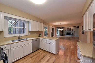 805 Biltmore Ct, Naperville, IL 60563 - photo 6