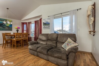4040 Lakeridge Ct. Living/Dining Room