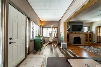 401 Lincoln Ave, Lincoln, IL 62656 - photo 3