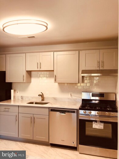 527 N Armistead St unit 202, Alexandria, VA 22312 - photo 4