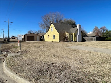 601 NW 3rd St, Minco, OK 73059 - photo 3