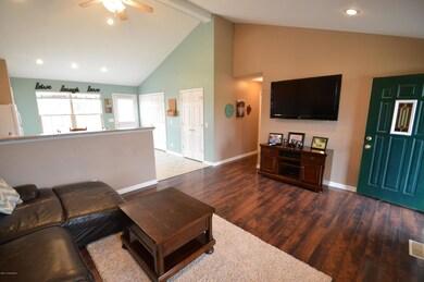 516 Forest Ridge Dr, Mount Washington, KY 40047 - photo 3