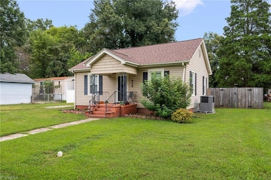 606 Cedar St, Eden, NC 27288 - photo 2