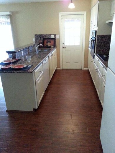 05 Kitchen 1
