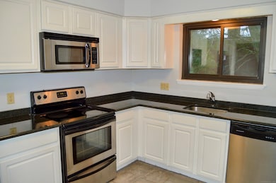 9 Concord St unit C2, West Hartford, CT 06119 - photo 2