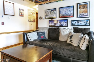 371 Nottingham Rd Living Room