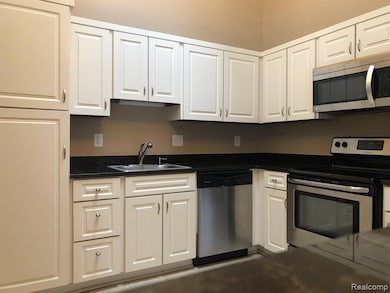 43568 W Arbor Way Dr unit 138, Canton, MI 48188 - photo 5