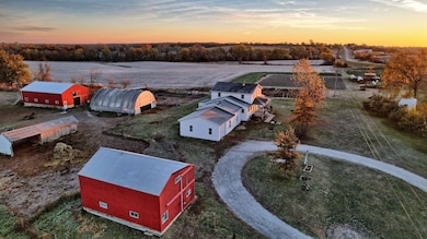 43050 180 Trail, Chariton, IA 50049 - photo 2