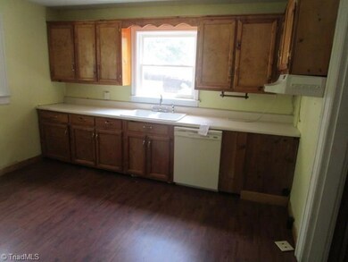 1878 Sechrest Cir, High Point, NC 27263 - photo 3