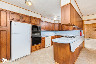 6911 E 12th Ave, Anchorage, AK 99504 - photo 3