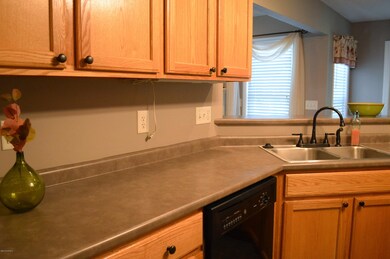 319 Iverleigh Ln, Jacksonville, NC 28540 - photo 7