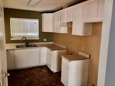 9713 Debbie Ln, Houston, TX 77038 - photo 3